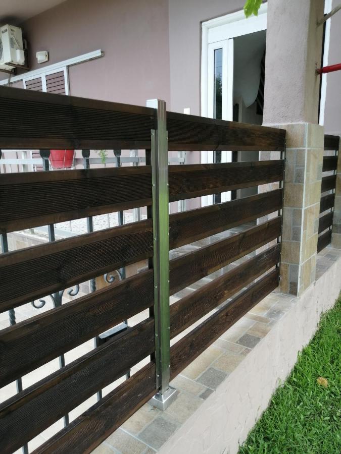 Ο Ακλόνητος Aparthotel Nea Mesagkala Luaran gambar