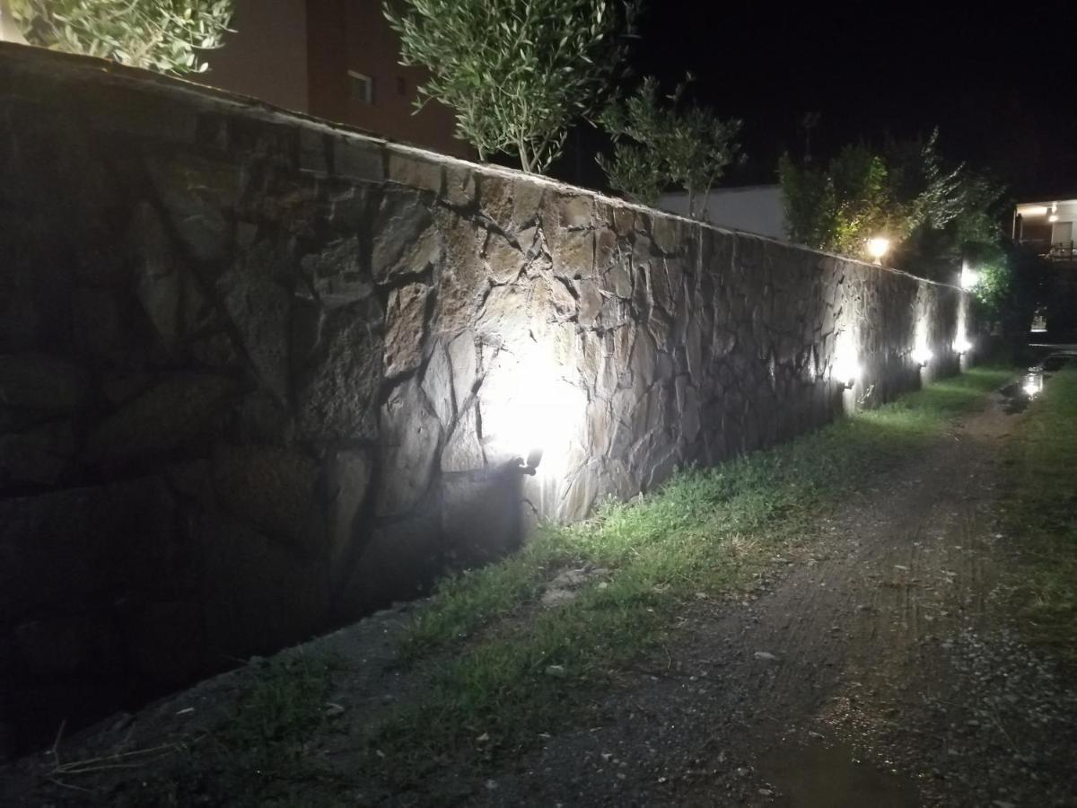 Ο Ακλόνητος Aparthotel Nea Mesagkala Luaran gambar